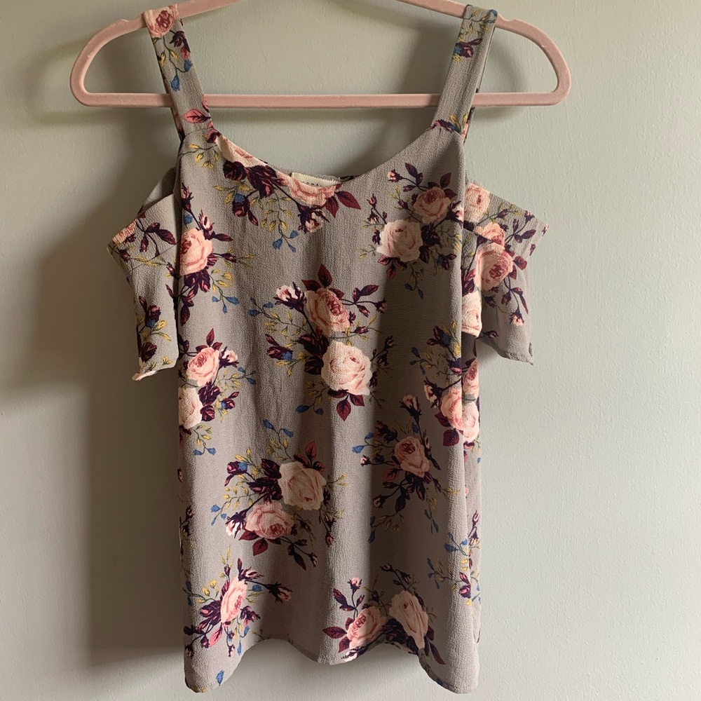 Montaeu floral off the shoulder sleeve top